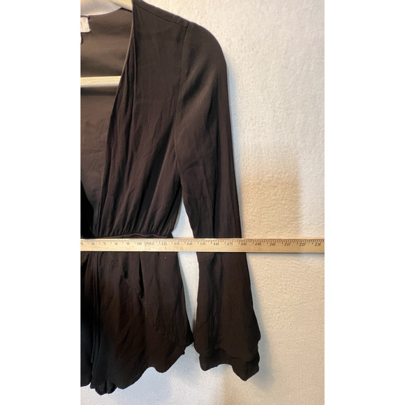 Tobi Romper Womens XS Black Wrap Long Sleeve Boho Festival Flowy Bell Sleeves - Picture 6 of 13